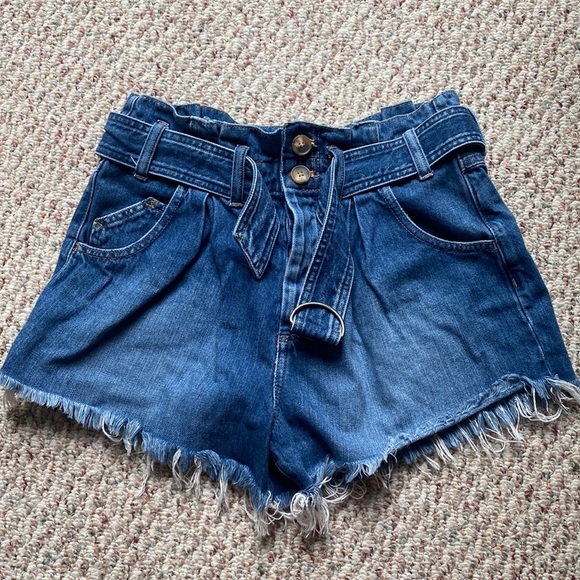 Free People We The Free Paper Bag Belted Frayed High Waist Denim Pleated Shorts - Picture 2 of 4